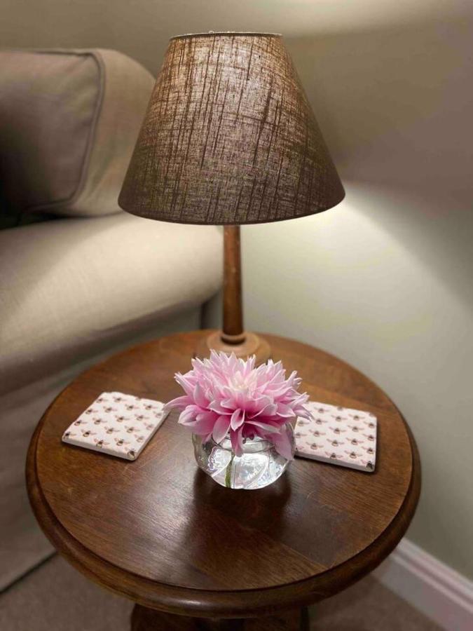 Pewsey Retreat 3 Sleeps -Petfriendly Bbq Parking Apartment Ngoại thất bức ảnh